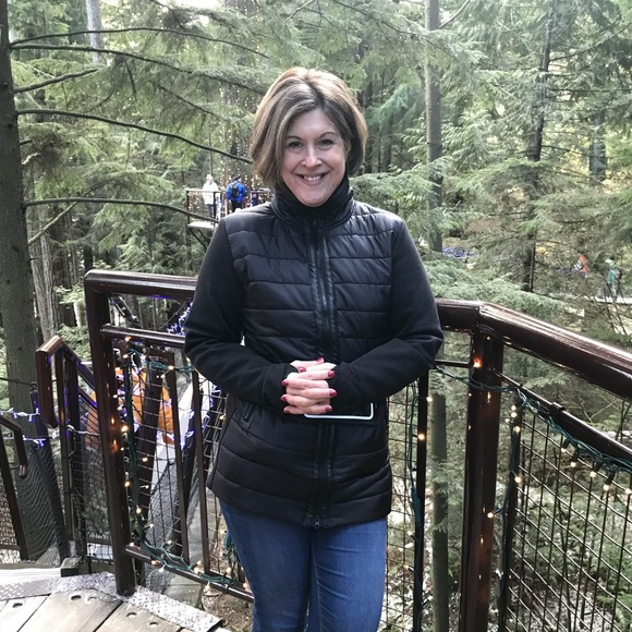 Meet your Posher, Lisa - Picture 2 of 2